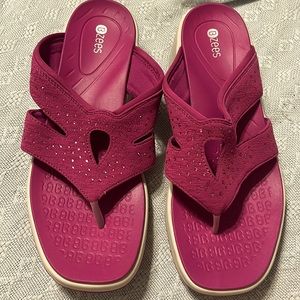 BZEES fuchsia Sandal